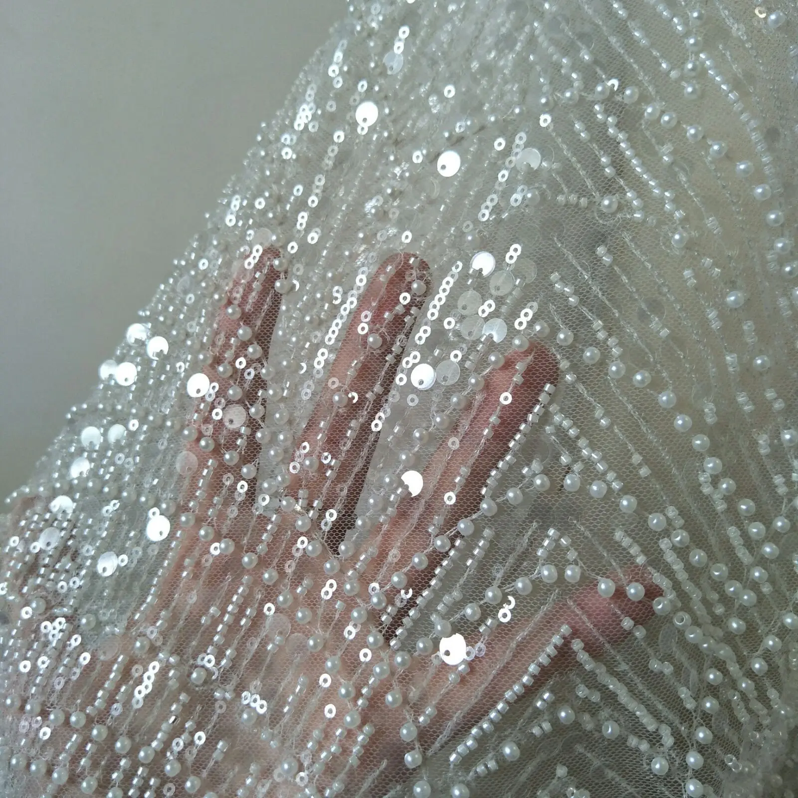 Robe de Mariée en Dentelle de Luxe, avec Perles et Paillettes, Couleur Blanc Cassé, Largeur 135cm