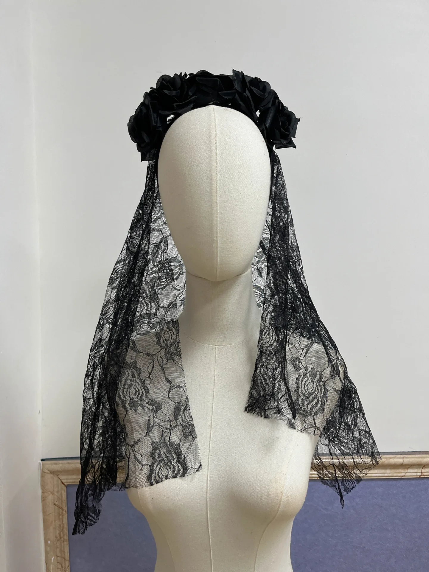 Damen Gothic Blutige Zombie-Braut Cosplay-Kleid mit Rosen-Schleier, Spitzenhandschuhen, Halloween, dunkler Horror, Bühnen-Rollenspiel, Kostüm – Detail 18