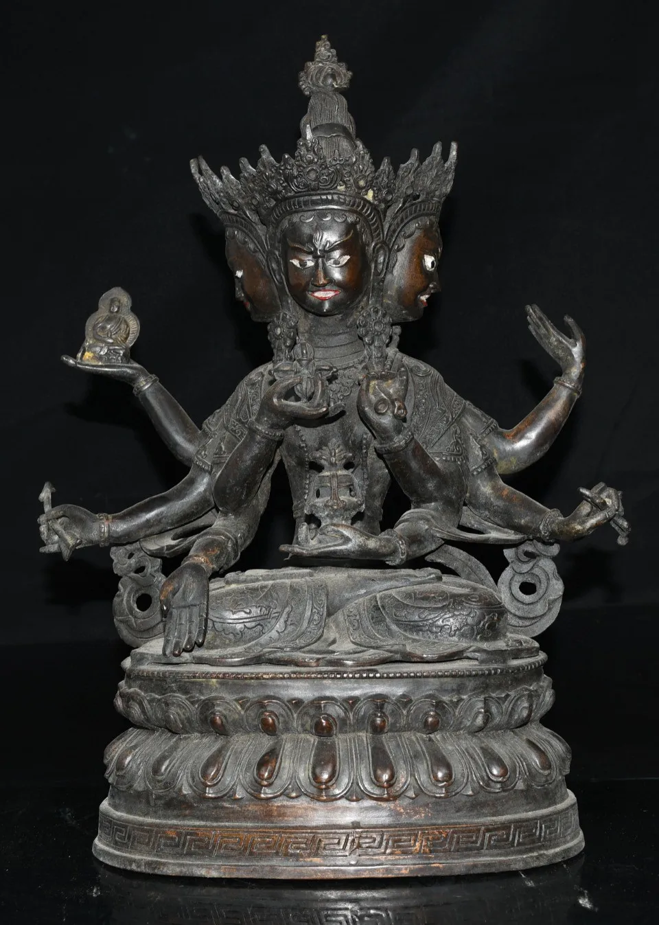 

Tibetan brass gilded 39cm is better than Buddha's statue of Goddess of Mercy with three sides and eight arms.