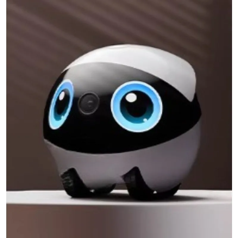 The intelligent monitoring robot can move throughout the house to monitor and accompany children and pets