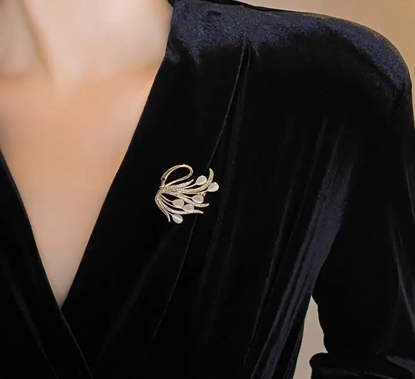 New Luxury Opal Swan Brooch Personality Exquisite Animal Pins High-grade Coat Corsage Accessories