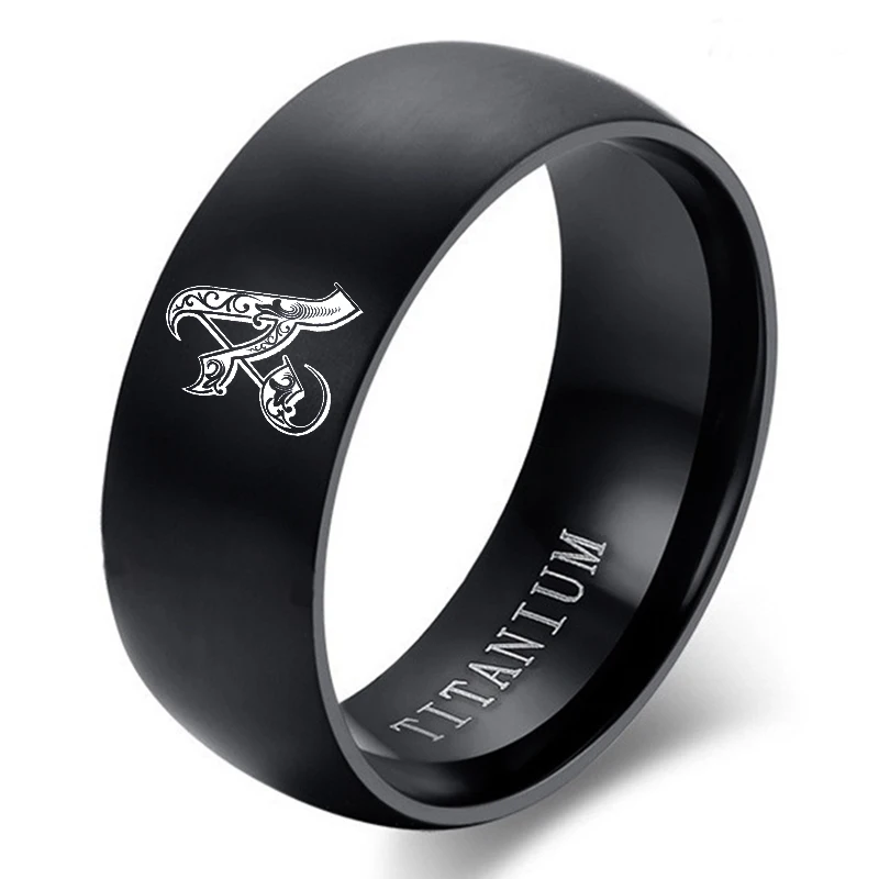 

8mm Black Titanium Steel Gothic Alphabet A to Z Rings Fashion Women Men Personalised Initial Charm Jewelry Accessoires Gifts