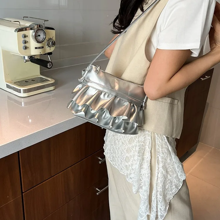 

Crossbody Skirt Bag 2025 New Women's Bag Niche Design Ruffle Leaf Edge Petal Portable Bucket Bag