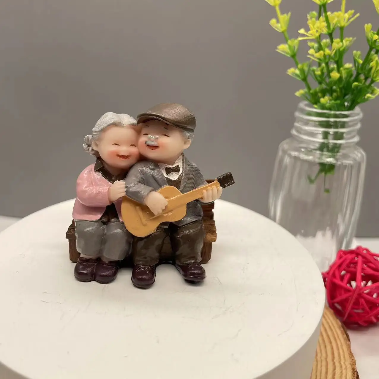 Ornement en résine en forme de gâteau pour la décoration de la maison, cadeau de la Saint-Valentin pour couple âgé de la ville, pour l'anniversaire de mariage, pour le salon.