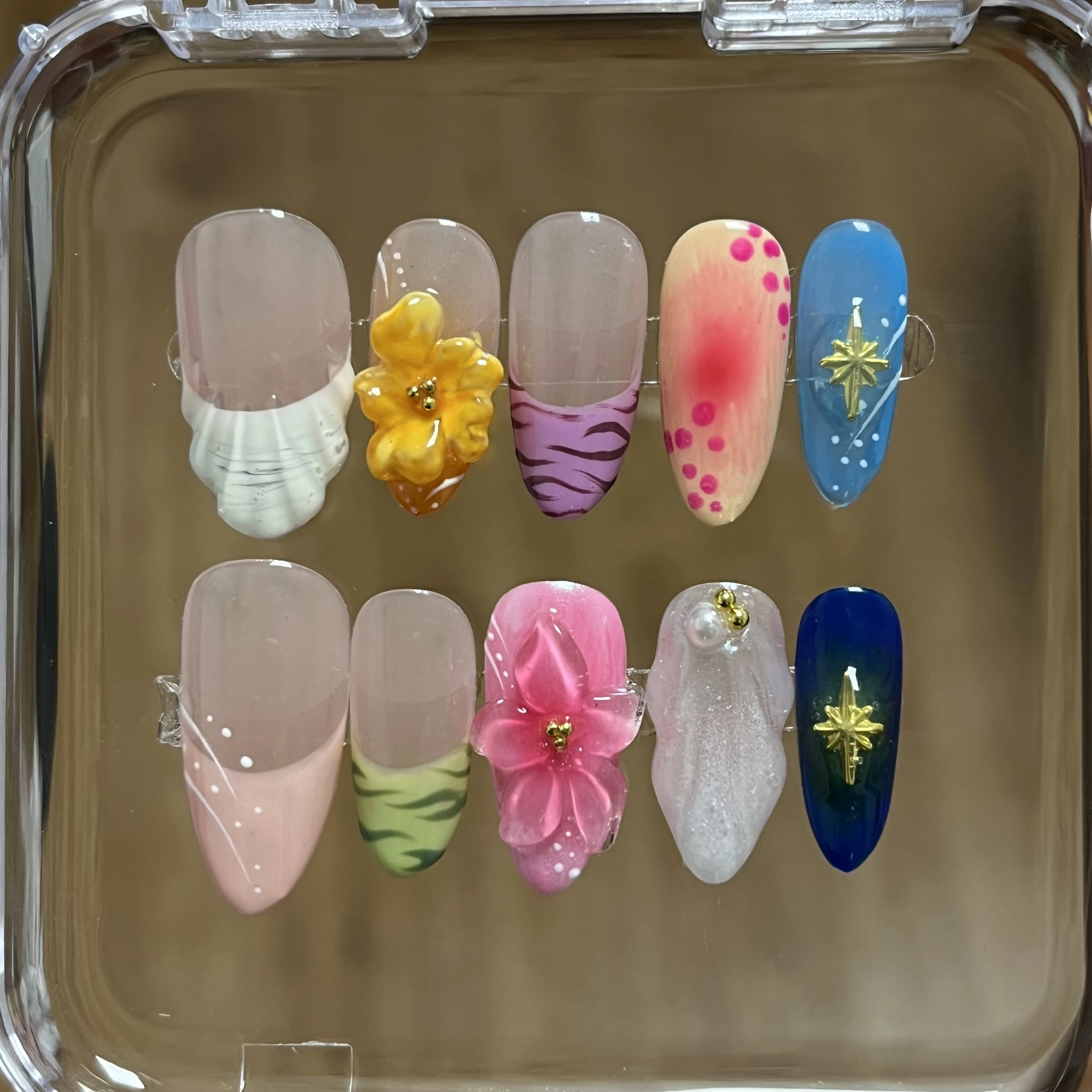 

3D Gel Designed Flower Shells Almond Fake Nail Wholesale Artificial Fingernails Short Shell Nail Art Tips Flowers Press on Nails