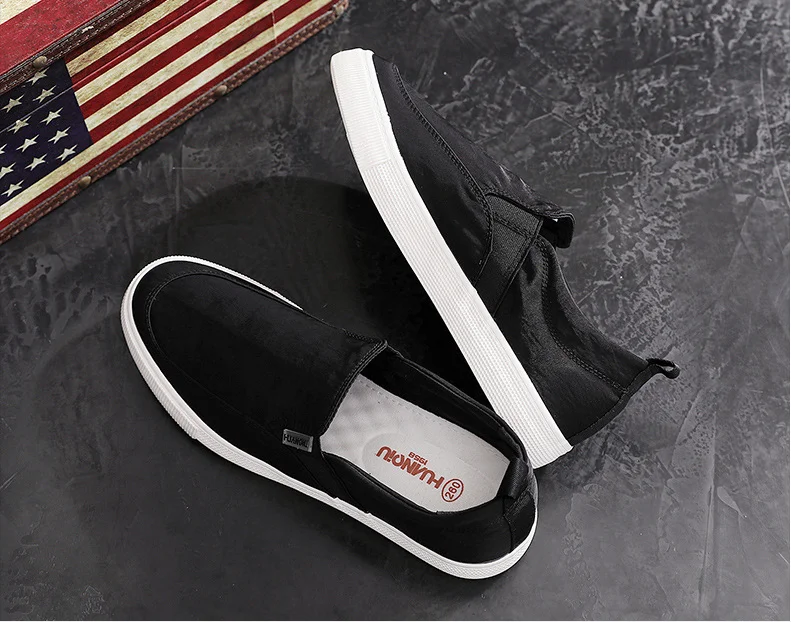 New Autumn Men\'s Vulcanized Shoes Canvas Shoes Slip-on Shoes Men\'s Casual Breathable Loafers Soft-soled Shoes Sneakers