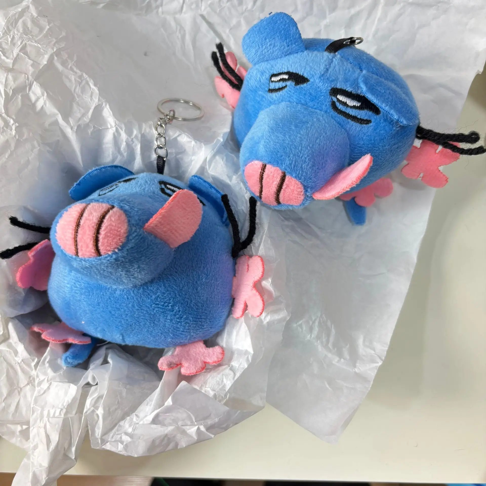 Lindo Anime ratón azul voz divertida muñeco de peluche llavero colgante abstracto parodia bolsa de regalo encanto decoración realista ratón llavero de felpa