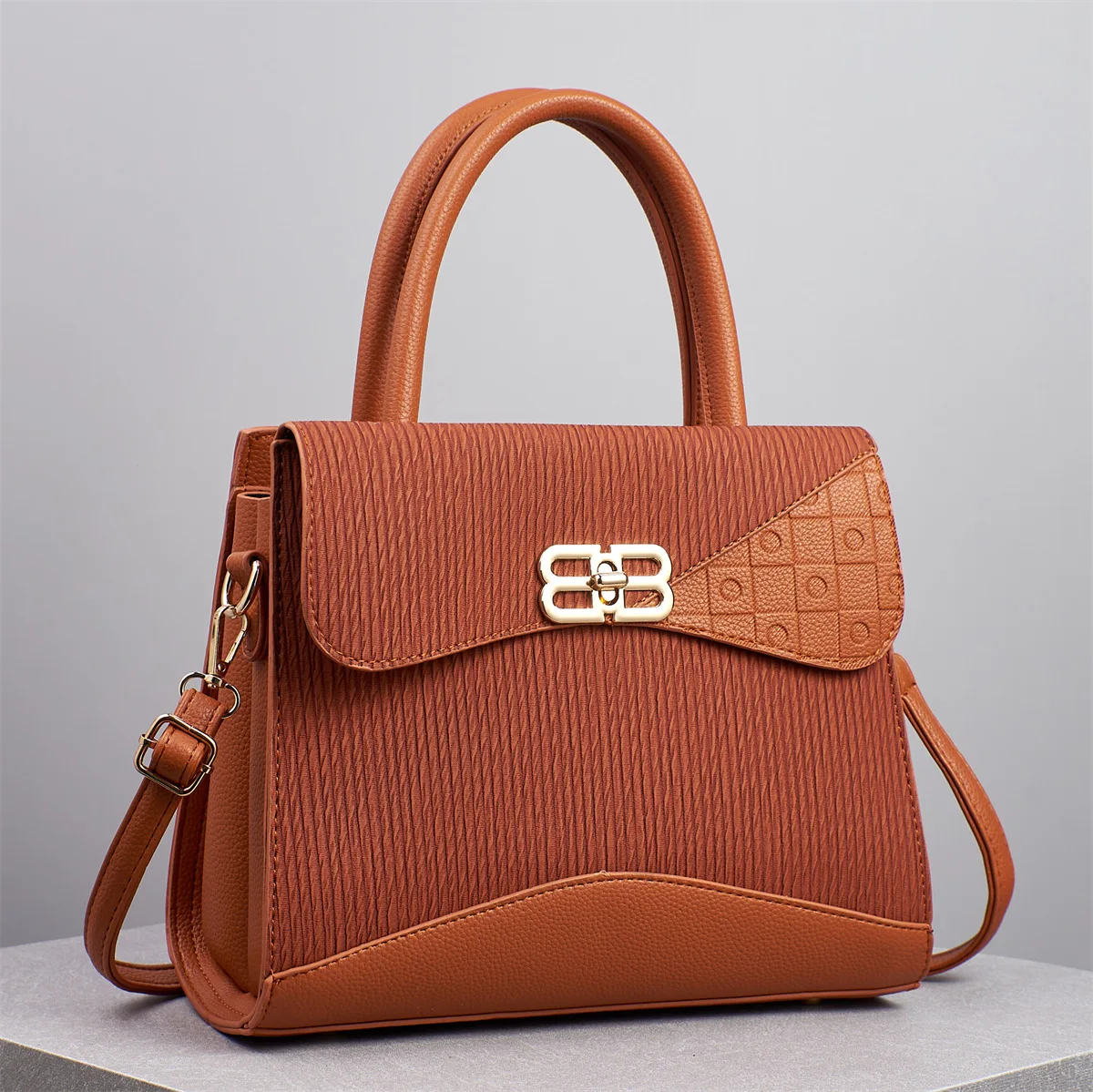 

2025 New Women's Fashionable and Versatile Bag - Large Capacity Embossed Handbag, with SimpleTexture andStylish Patchwork Design