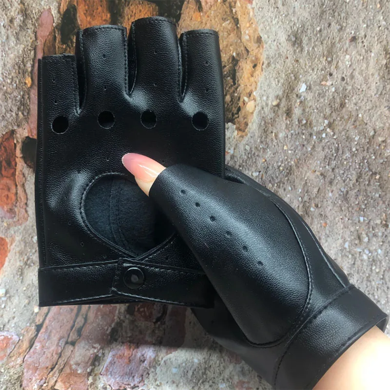 Black Punk Women Heart Hollow-out Gloves PU Leather Fingerless Gloves Motorcycle Performance Rivet Party Fingerless Mittens