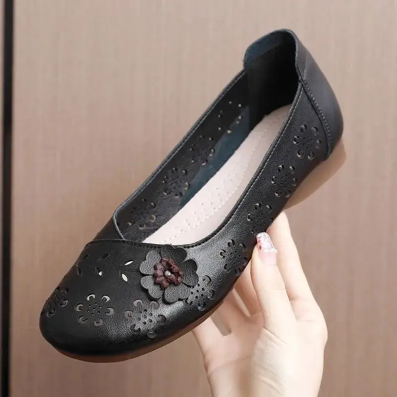 Fashion White Cutout Shallow Flats Woman Designer Floral Hollows Summer Flat Shoes for Women 2023 Casual Leather Loafers