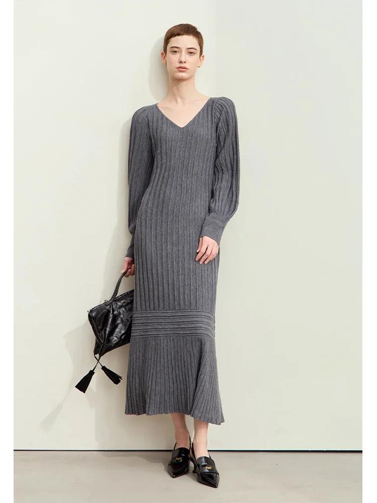 Amii Minimalism 2024 Autumn Trumpet Dress for Women New Elegant Casual V-neck Lantern Sleeve Solid Lazy Knitted Dresses 12443091