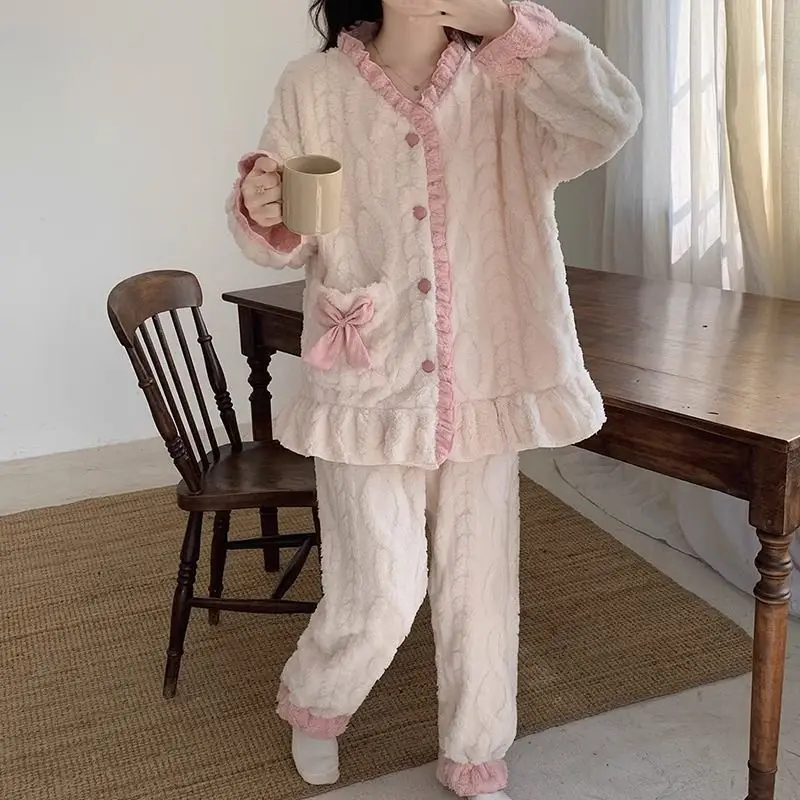 Pijamas de lana coral para mujer, ropa de dormir cómoda para otoño e invierno, nuevo modelo, conjunto de pijama de algodón de manga larga, traje para estar en casa