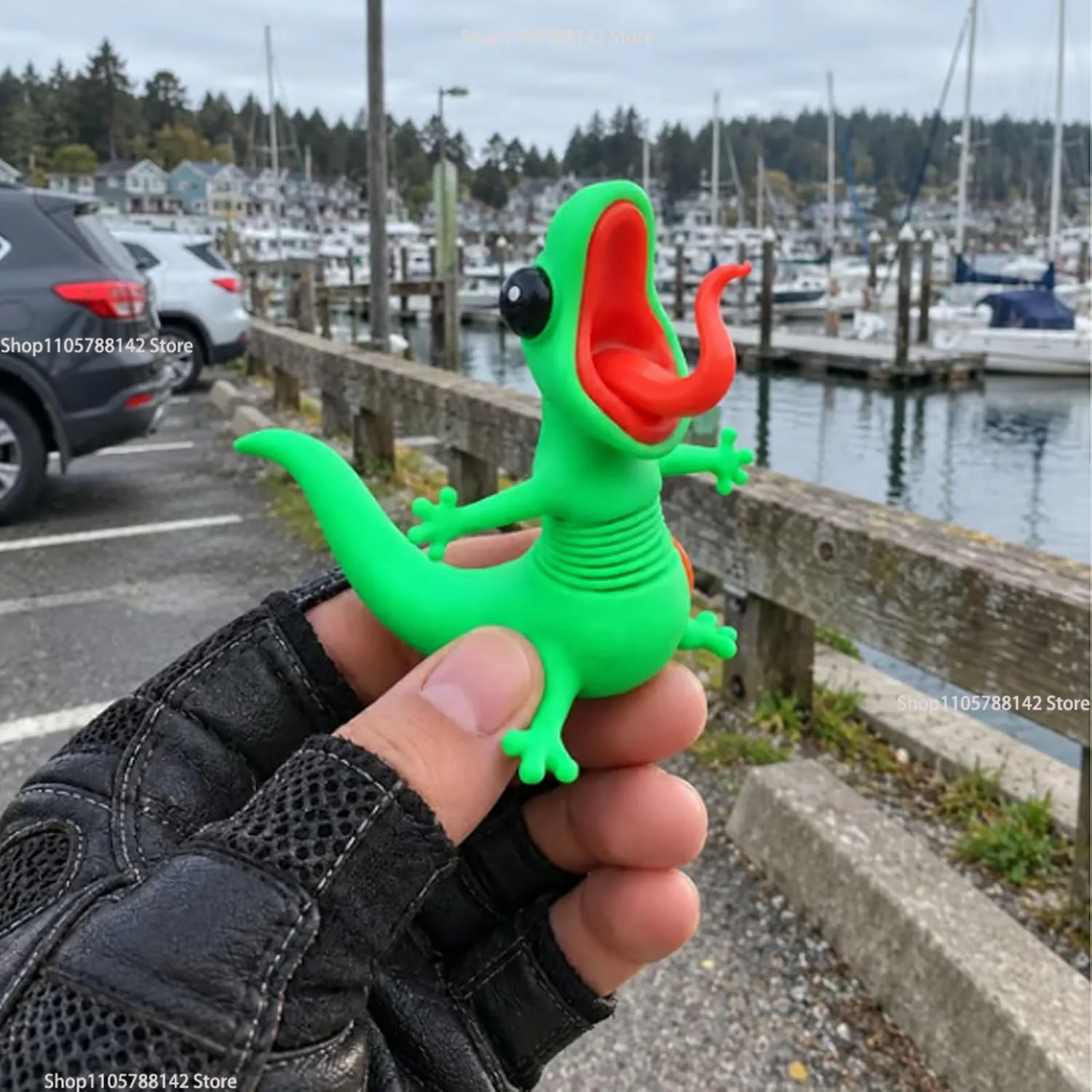 Funny Spring lizard Car Ornament,Wobbly Riding Buddy – Car&Motorcycle Decor Funny Green Gecko Figurine Cartoon Decor Gift