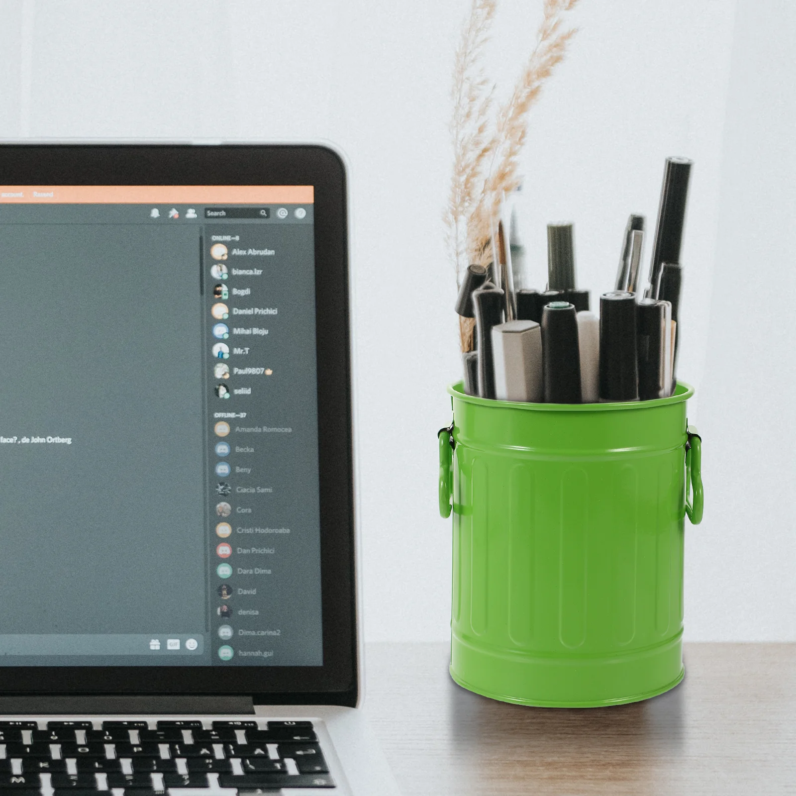 

Iron Desktop Trash Can Small Size Lightweight Portable Pen Holder Desk Garbage Container Simple Style Office Waste Basket