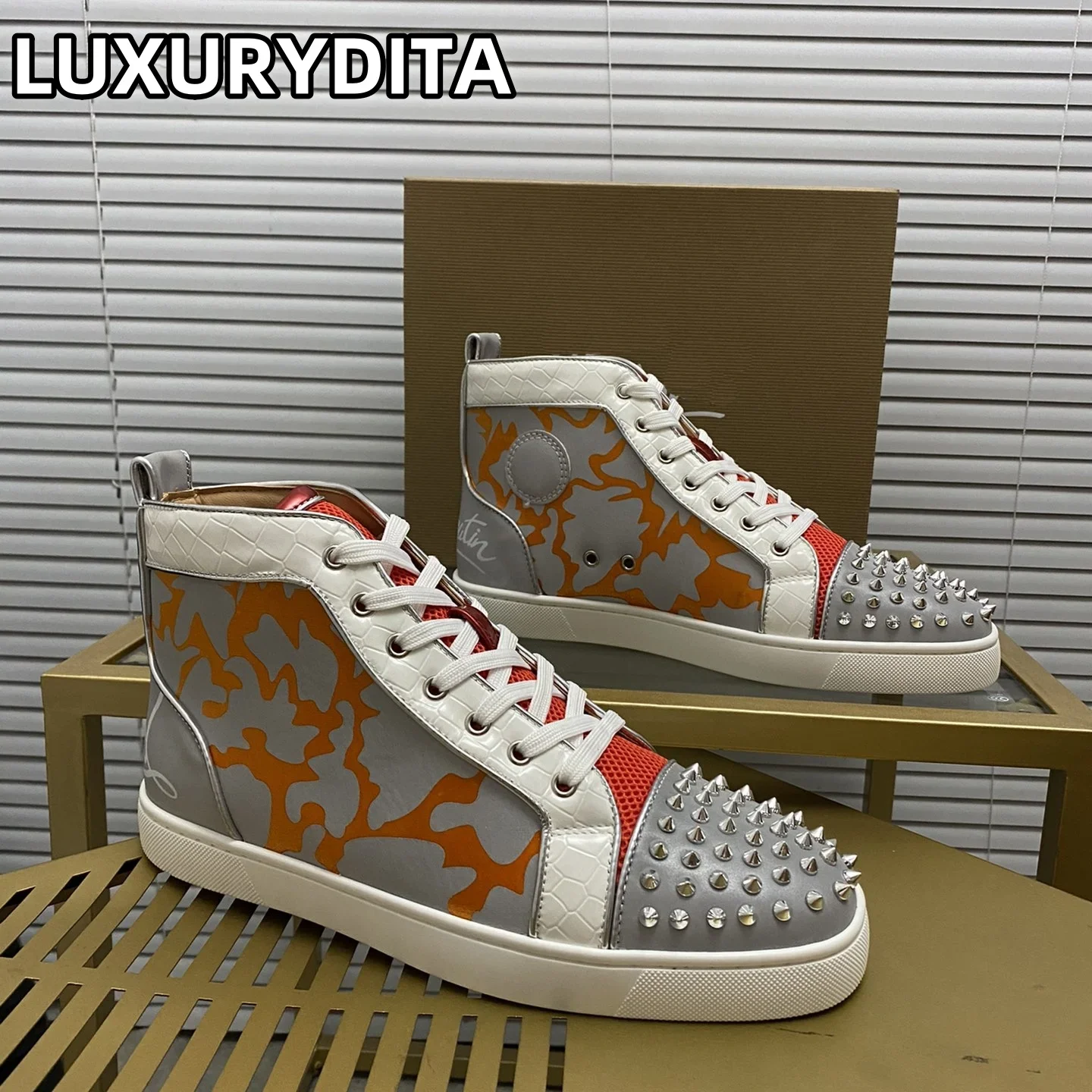 

Top Quality Womens Trendy Casual Tennis Shoes Luxury Mens Real Leather Sneakers 35-48 Designr Rivet Red Sole Lovers Shoes M0081