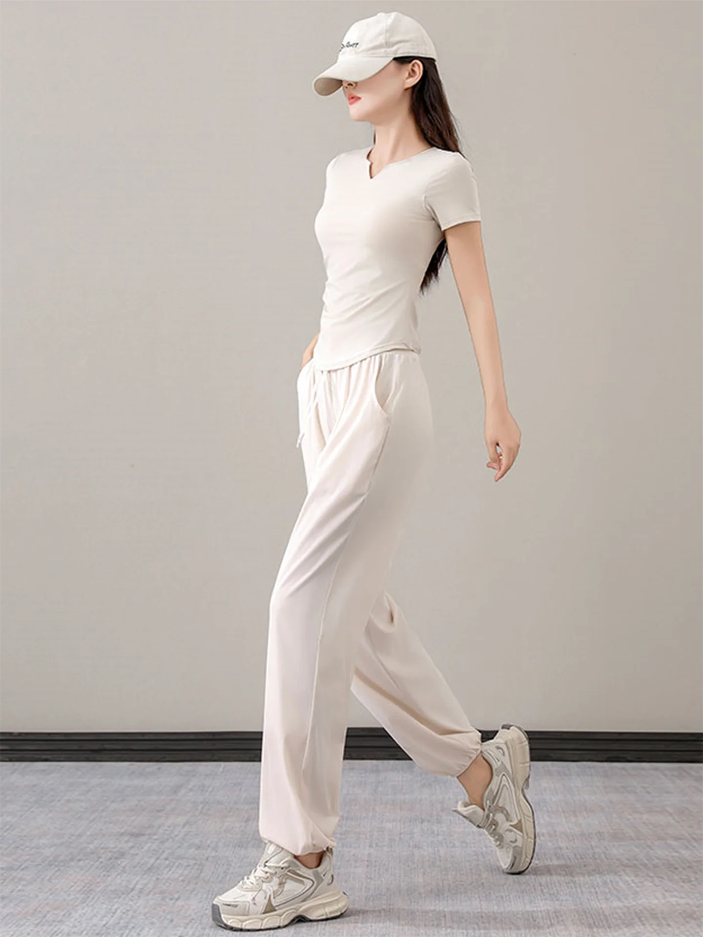 

Lightweight Badminton Sports Set Women's Summer Thin Tennis Yoga Fitn Running Qui Dry Clothing Pants with Chest Pad