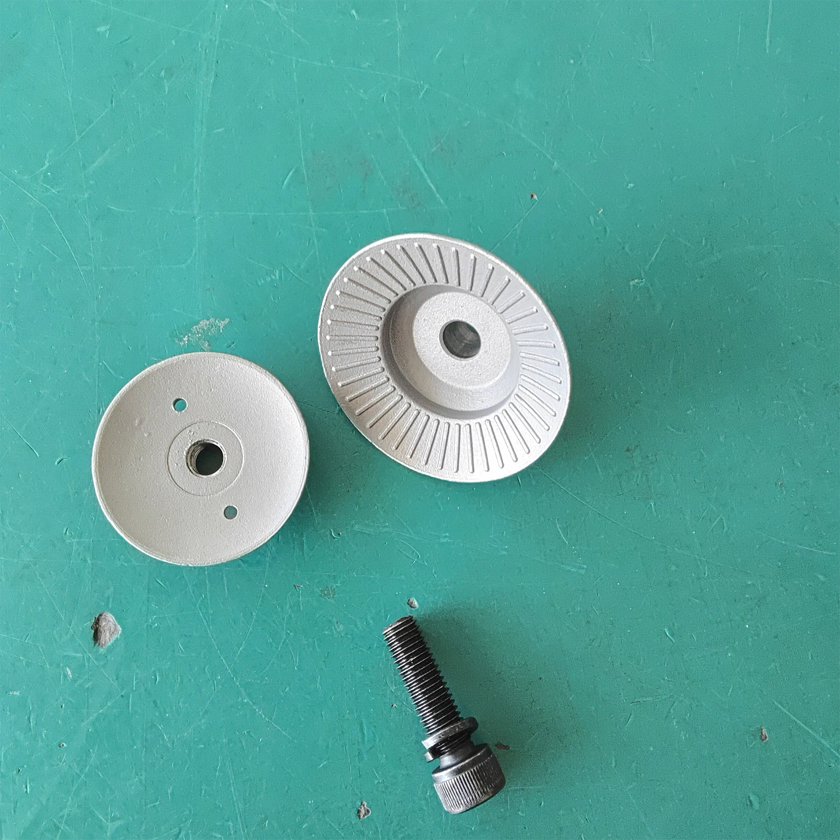 

Пластина-адаптер для протезов, нижняя, квадратная, пирамидальной формы, соединительная, для стабильного крепления, из литой нержавеющей стали