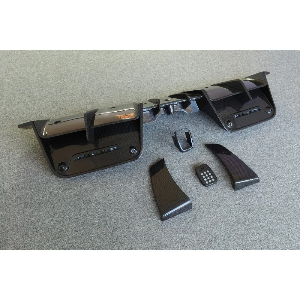 高品質Mスタイルドライカーボンファイバーリアディフューザーリアリップ、フェラーリSF90ボディコンポーネントアップグレードに適しています