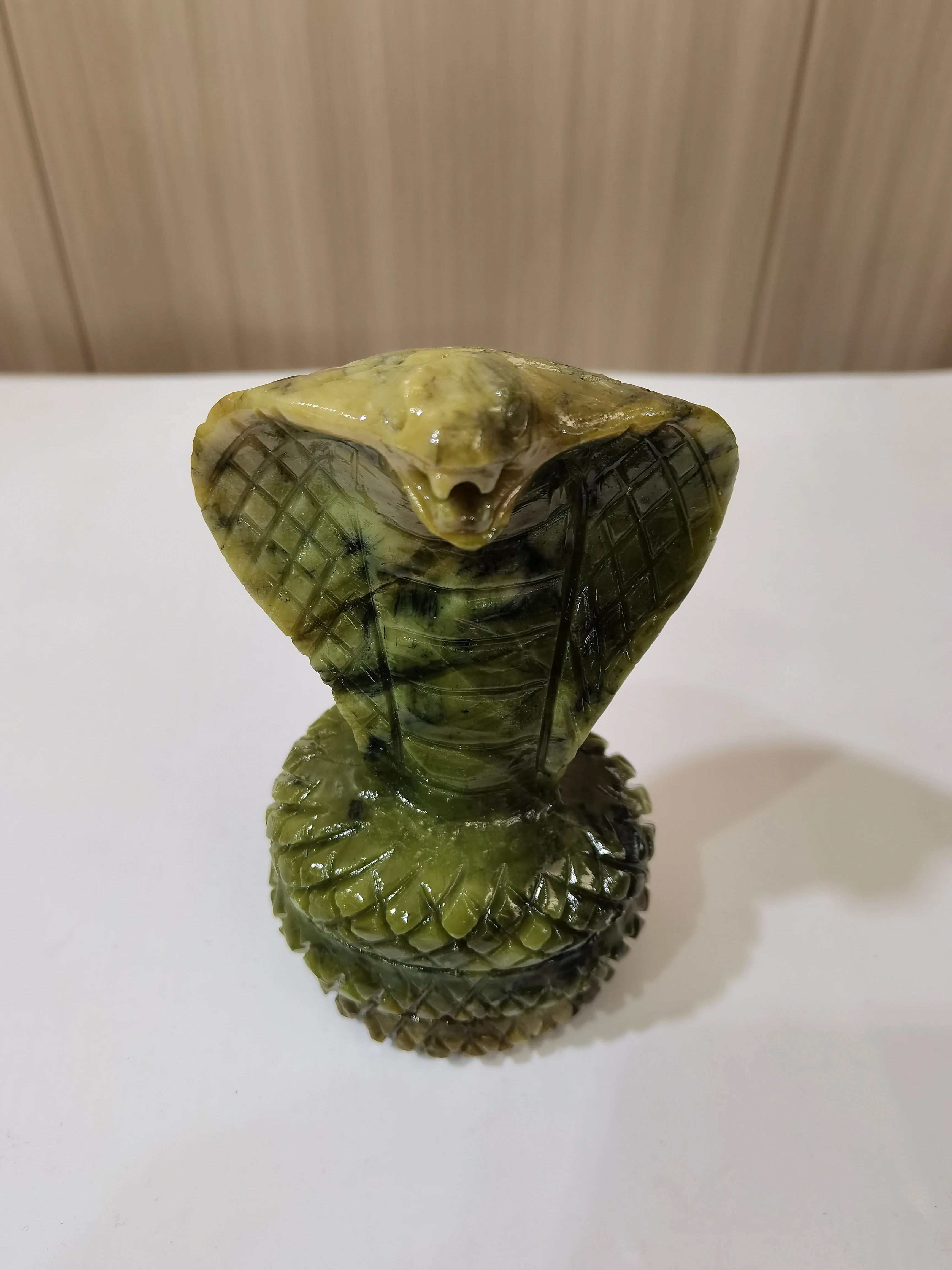 Natural XiuYu Jade Snake Crystal Carved Crafts Energy Quartz Figurine For home decoration feng shui