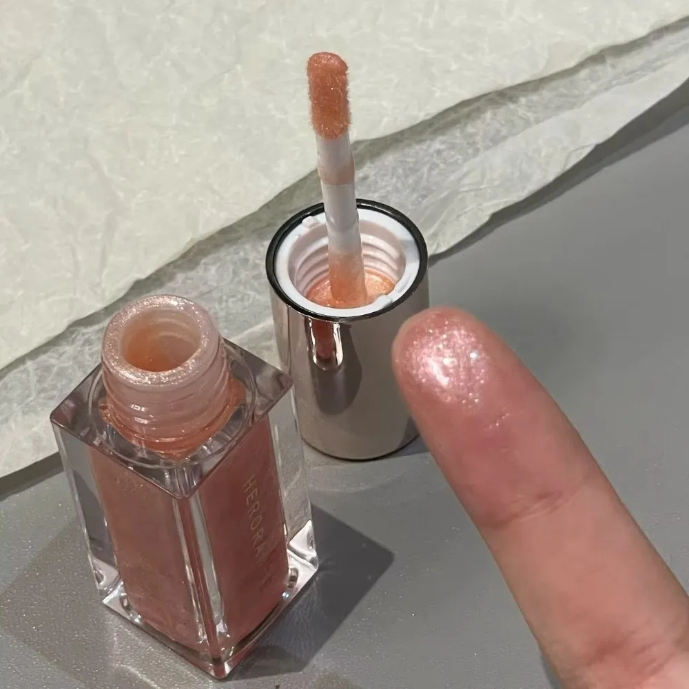 Shiny Glossy Lip Oil Watery Long-Lasting Moisturizing Mirror Lip Glaze Gentle on Lips Non-Stick Cup Hydrated Lip Gloss for Women