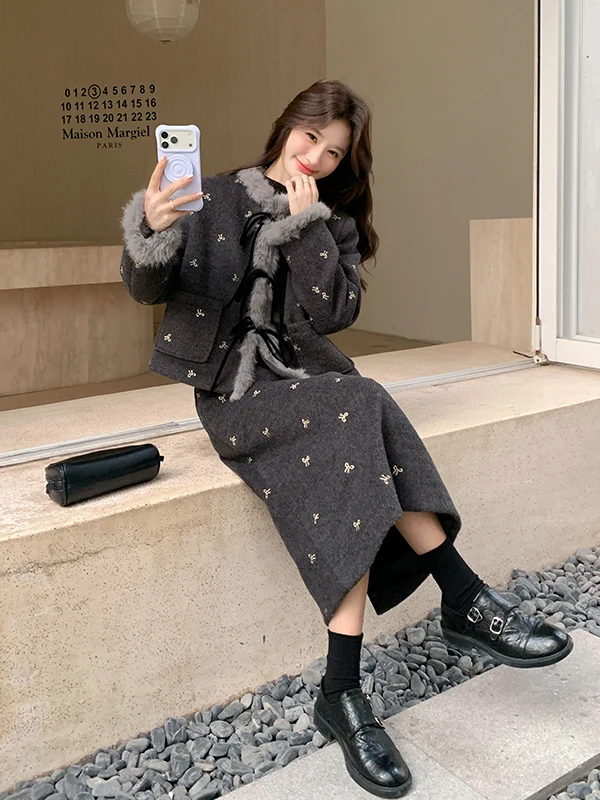 

Winter Women's Fashion Set Heavy Embroidery Plush Splicing Small Fragrance Style down Coat Skirt Two-Piece High Waist Butterf...