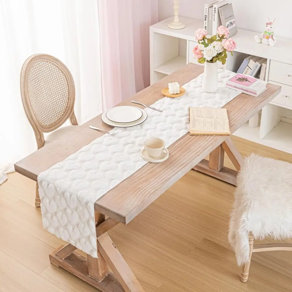 Love Heart Valentine's Day Table Runner Soft Tablecloth Romantic Solid Color Cheese Cloth Table Setting