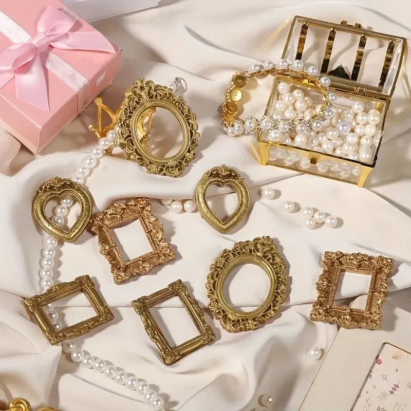 12pcs Mini Simulated Retro Photo Frames DIY Decorative Props for Shooting Scenes Wedding Decorations Holiday Party Gifts