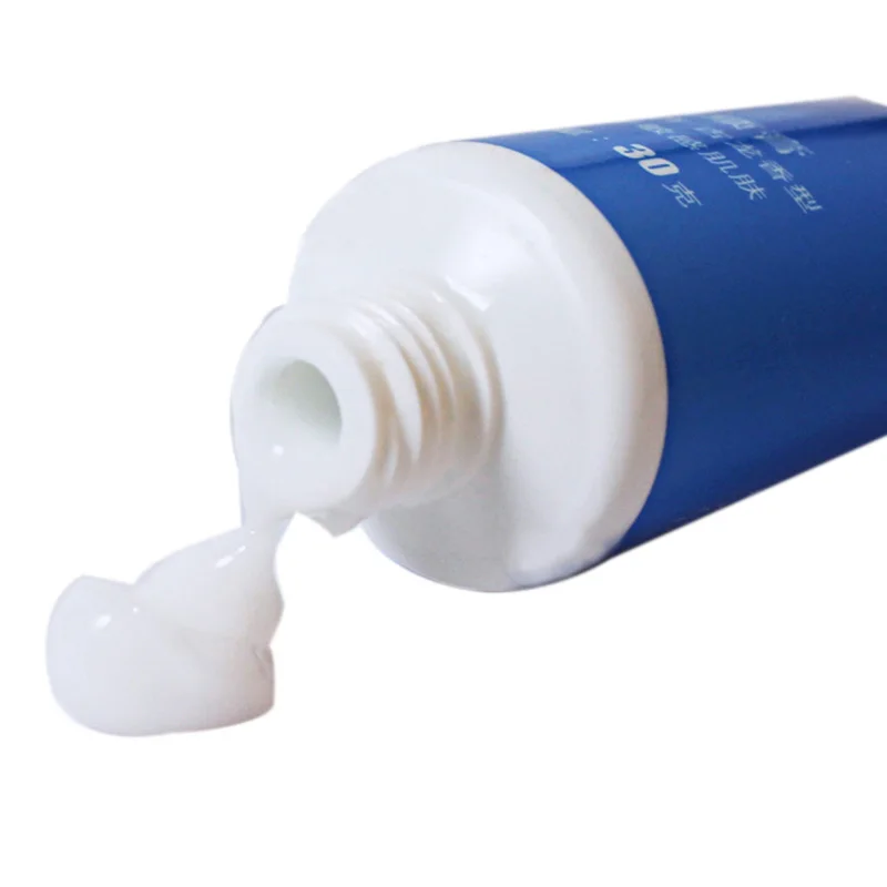 Crema da barba naturale per la cura del viso degli uomini, schiuma ricca e densa ammorbidisce efficacemente la barba per una rasatura delicata per tutte le barbe