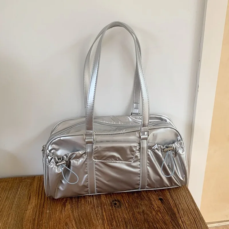 

Новая корейская версия 2026 года: вместительная сумка-багет для женщин, модная универсальная дорожная сумка через плечо, сумка-подушка для рук