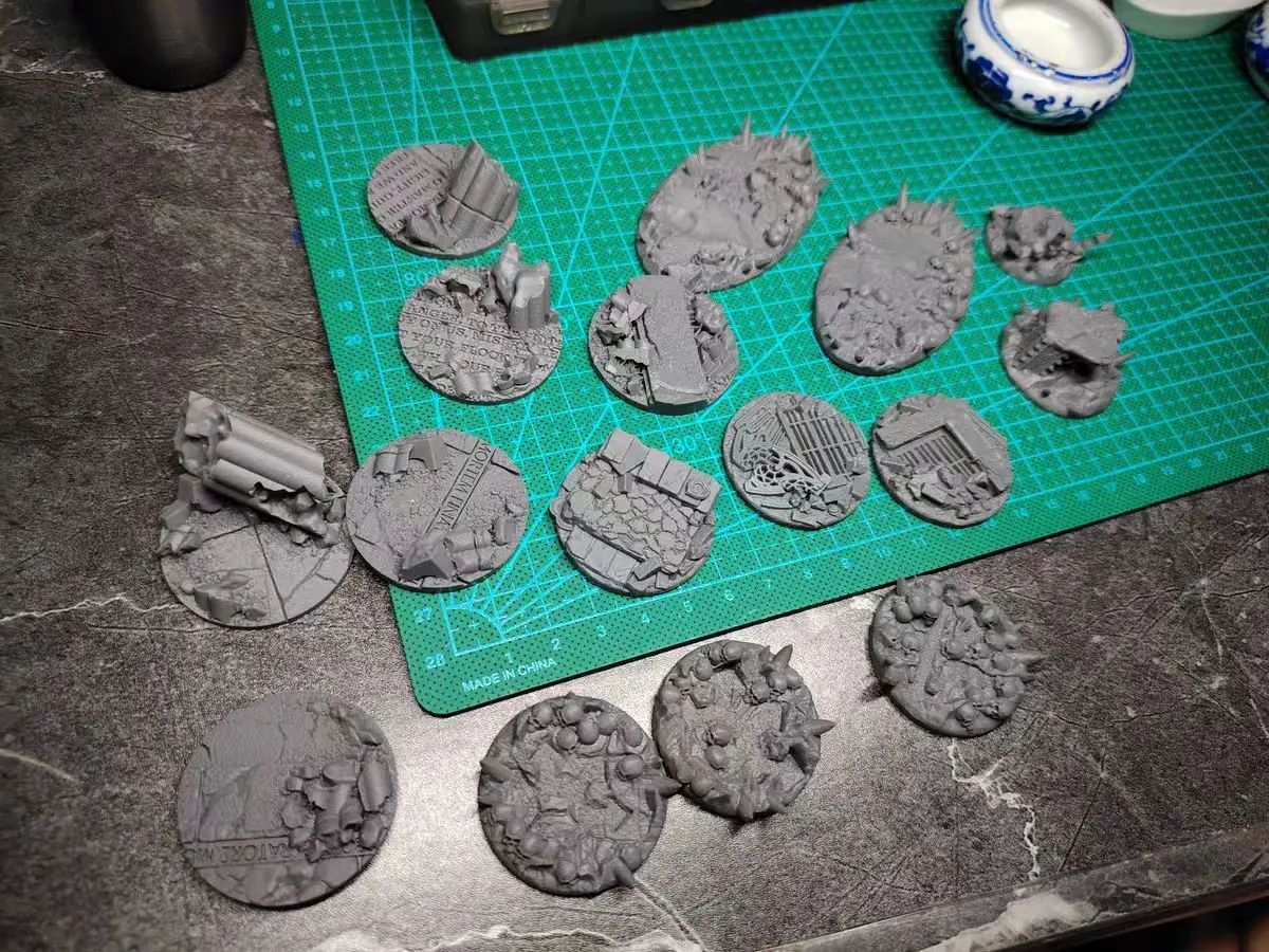 

Unpainted OOOO Recast Resin Head and Shoulder Armor No bubbles No Overflow Edges