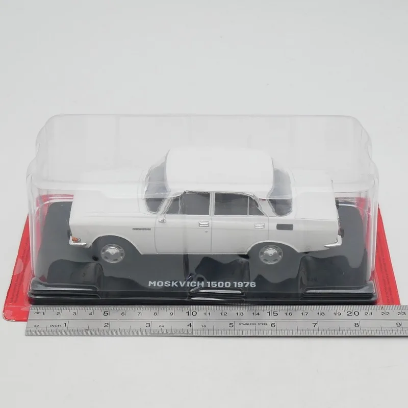 1:24 Scale Moskvich 1500 1976 Soviet Alloy Car Model Collection Ornaments