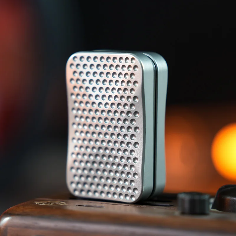 

Honeycomb Stainless Steel Patterned EDC Infinite Magnetic Section Mechanical Metal Fingertip Push Card Decompression