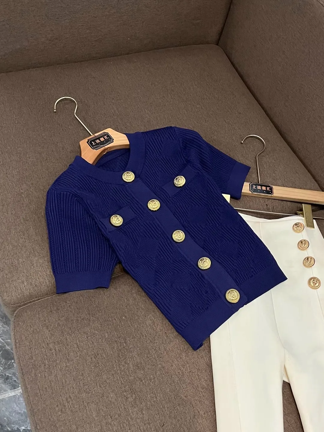 

Faionable High-Quali Women's ort-Sve T-irt Knitted Top Slimming Classic Design Winter 2025 Sle Single Piece Chin...