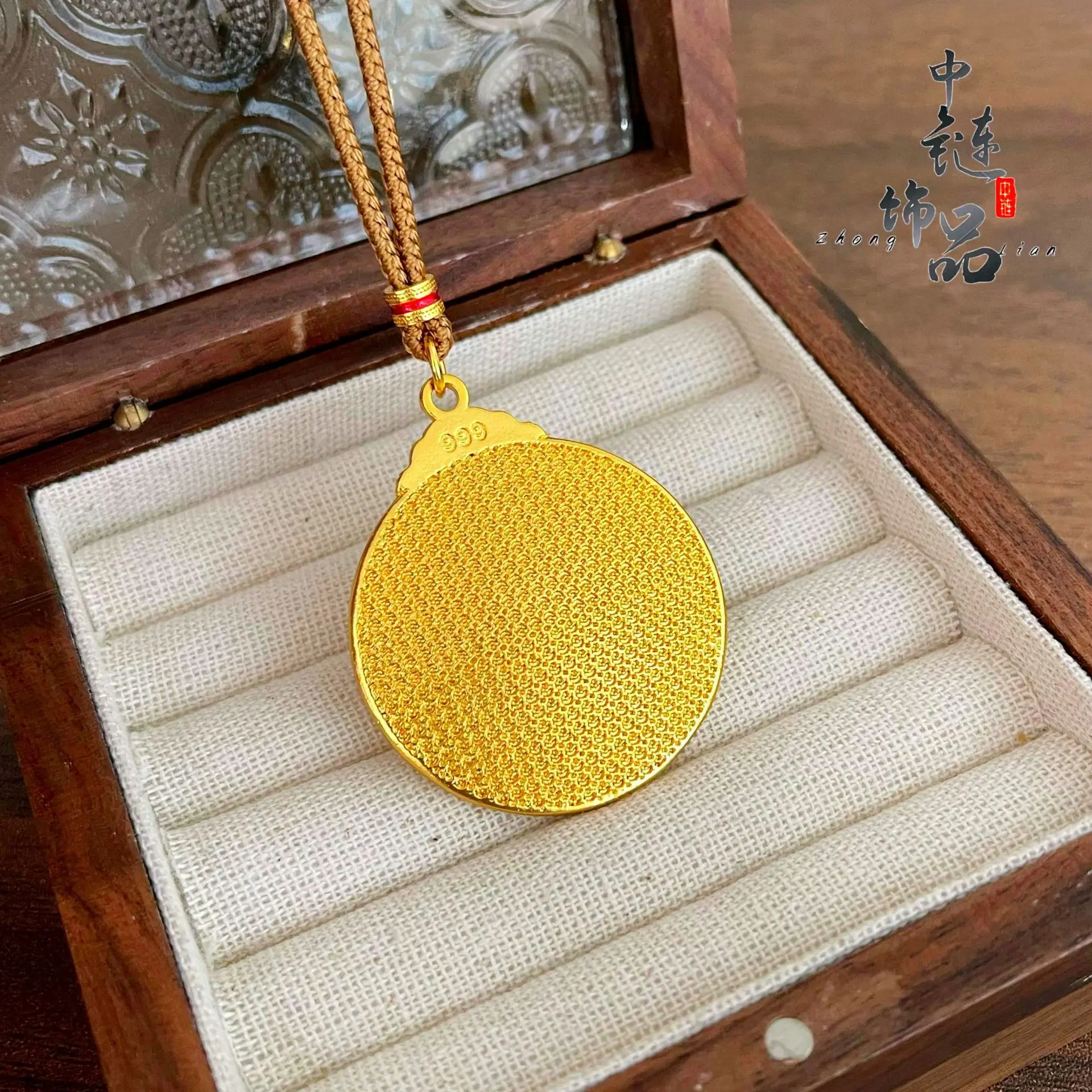 9999 gold twelve zodiac signs nine-grid eight-triangle charm pendant. Round pendant for wholesale.