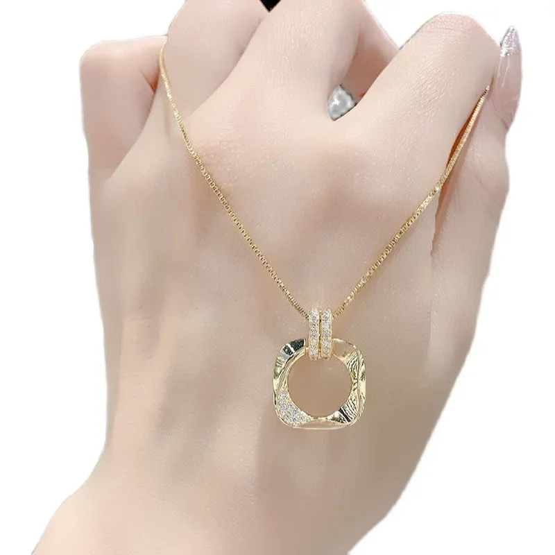 Light Luxury Geometric Square Necklace New Niche Design Short Collarbone Chain High-end And Atmospheric Necklace Halloween