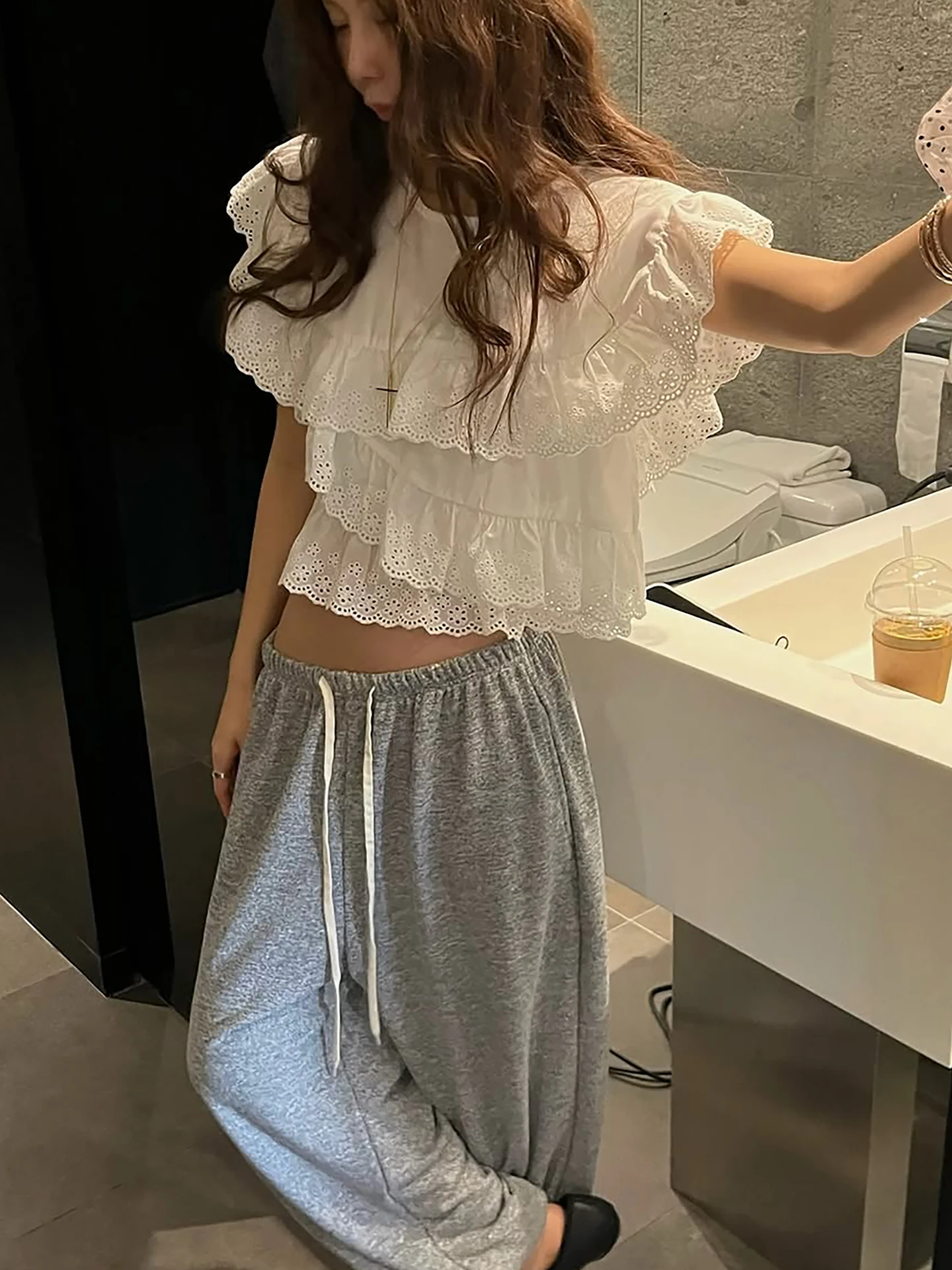 

Dongda Gate Design Sense Short Collar Back Strap Layered Lace Trim round Neck Women's Shirt Cotton Poplin Loose Fit Summer 2026