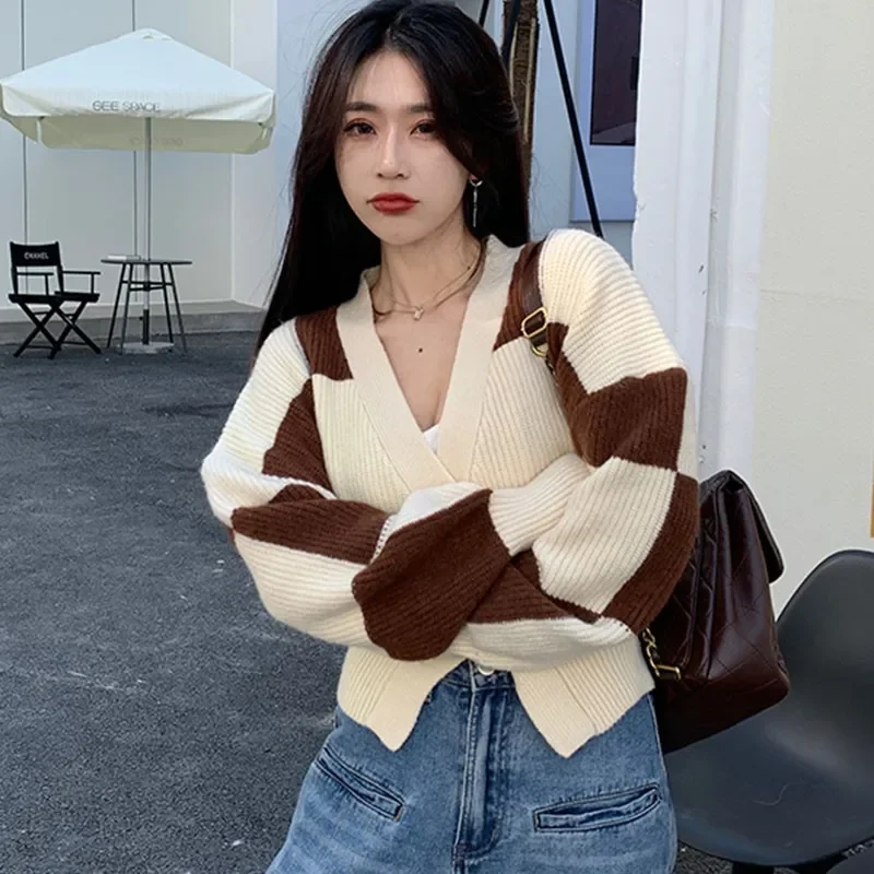 V-neck Plaid Checkerboard Cardigan Women Long Sleeve 2023 Autumn Winter Single Breasted Ladies Sweater Jumper Fuzzy Cardigan