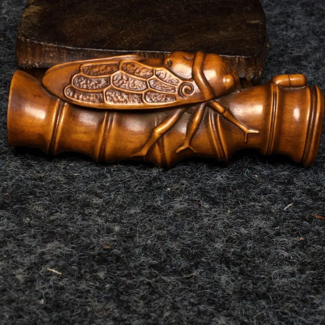 

L 8.2 CM Chinese Boxwood Hand Carved bamboo cicada Figure statue netsuke Gift Collection