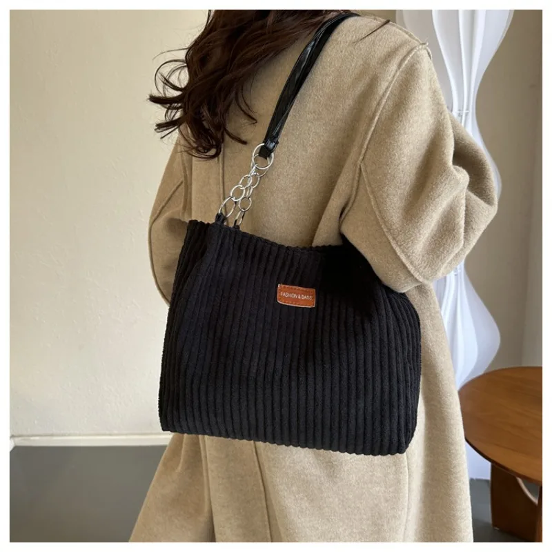 

Large-capacity Corduroy Shoulder Bag Winter New Casual Temperament Simple Foreign Commuter Bill of Lading Female Shoulder Bag