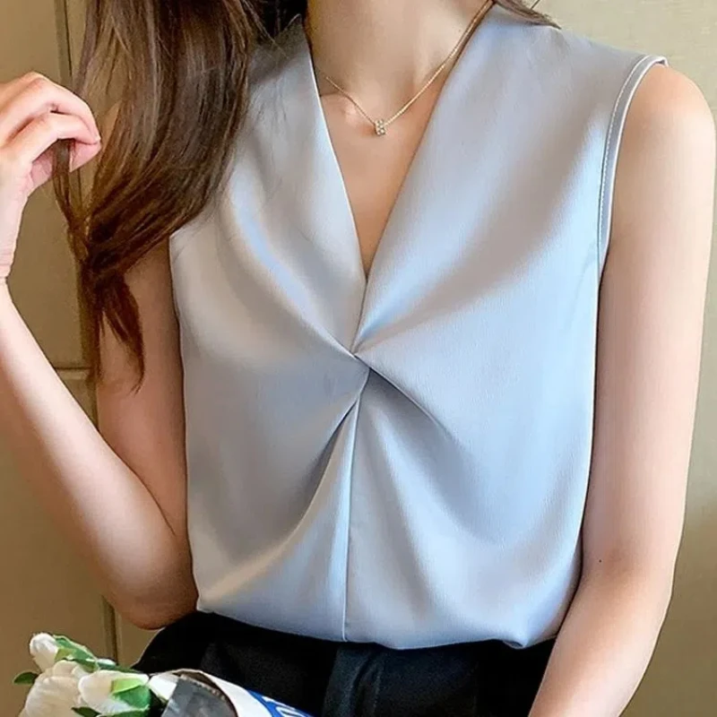 Summer New White V Neck Pleated Shirt Tops Sleeveless Solid Color Off Shoulder Elegant Blouse Temperament Fashion Women Clothing