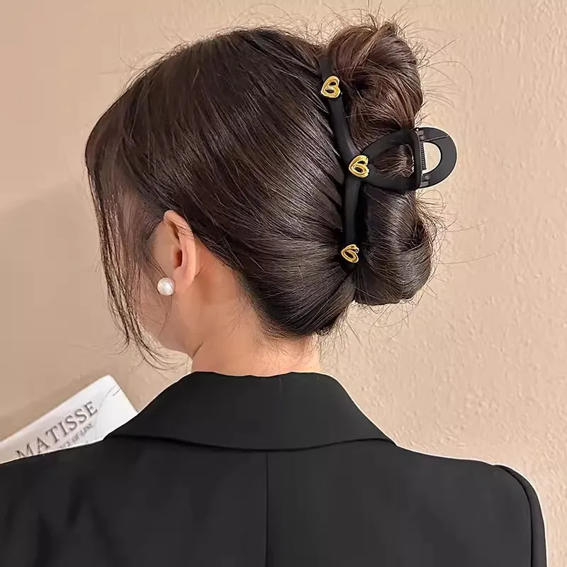 Love black grab clip, large shark clip, Internet celebrity high-quality hairpin, female hair ornament on the back of the head