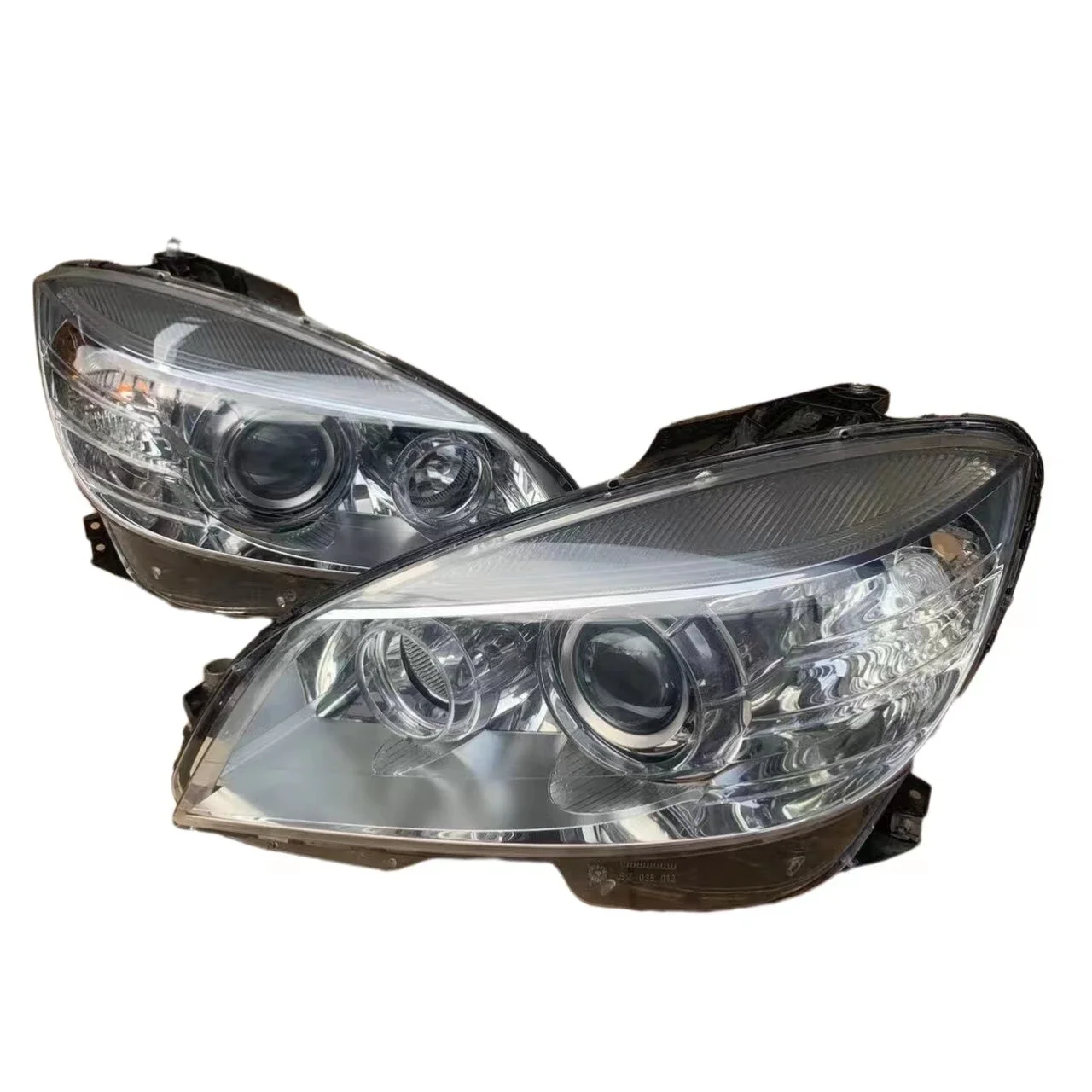 

Aftermarket Auto lighting W204 2009 Car Headlight for Mercedes-Benz C-Class C180 C200 C300 A 2048200159/0259