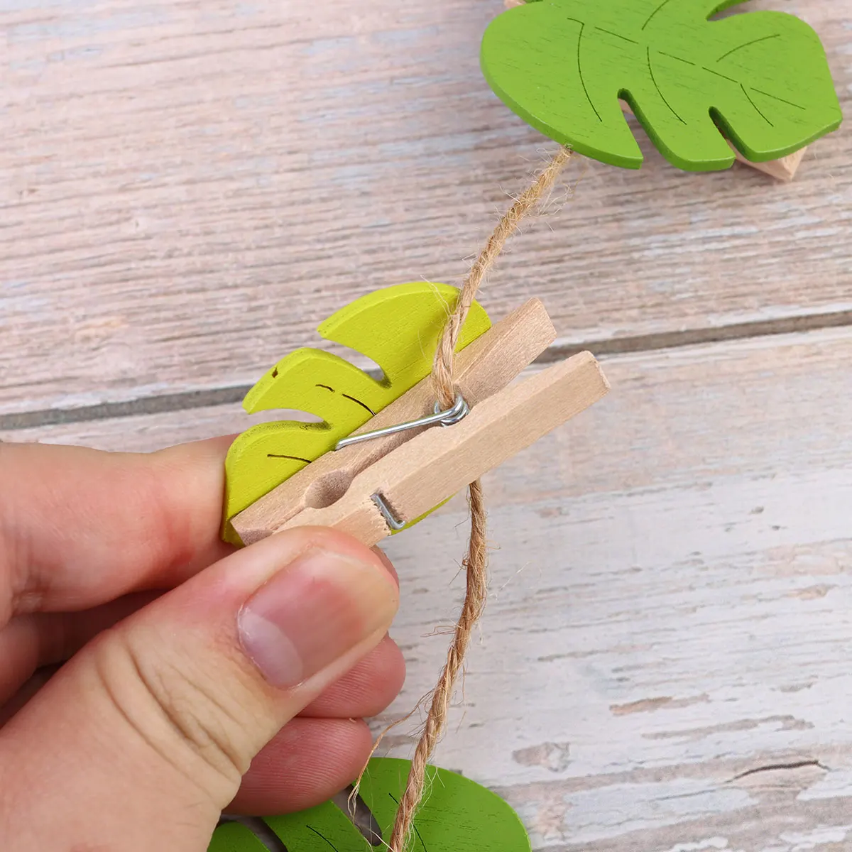 

25pcs 1.2m Cotton Rope with Photo Clips DIY Wooden Monstera Chips Pin Note Memo Holder Party Decoration ( 1.2m Rope with Clip