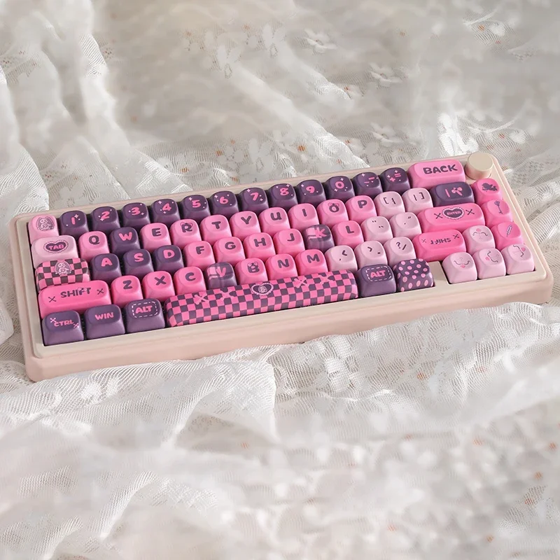 Girly Heart Keycap MOA ความสูงปุ่มกดสีชมพูชุดคีย์บอร์ดที่กําหนดเอง 75/87 Arrangement