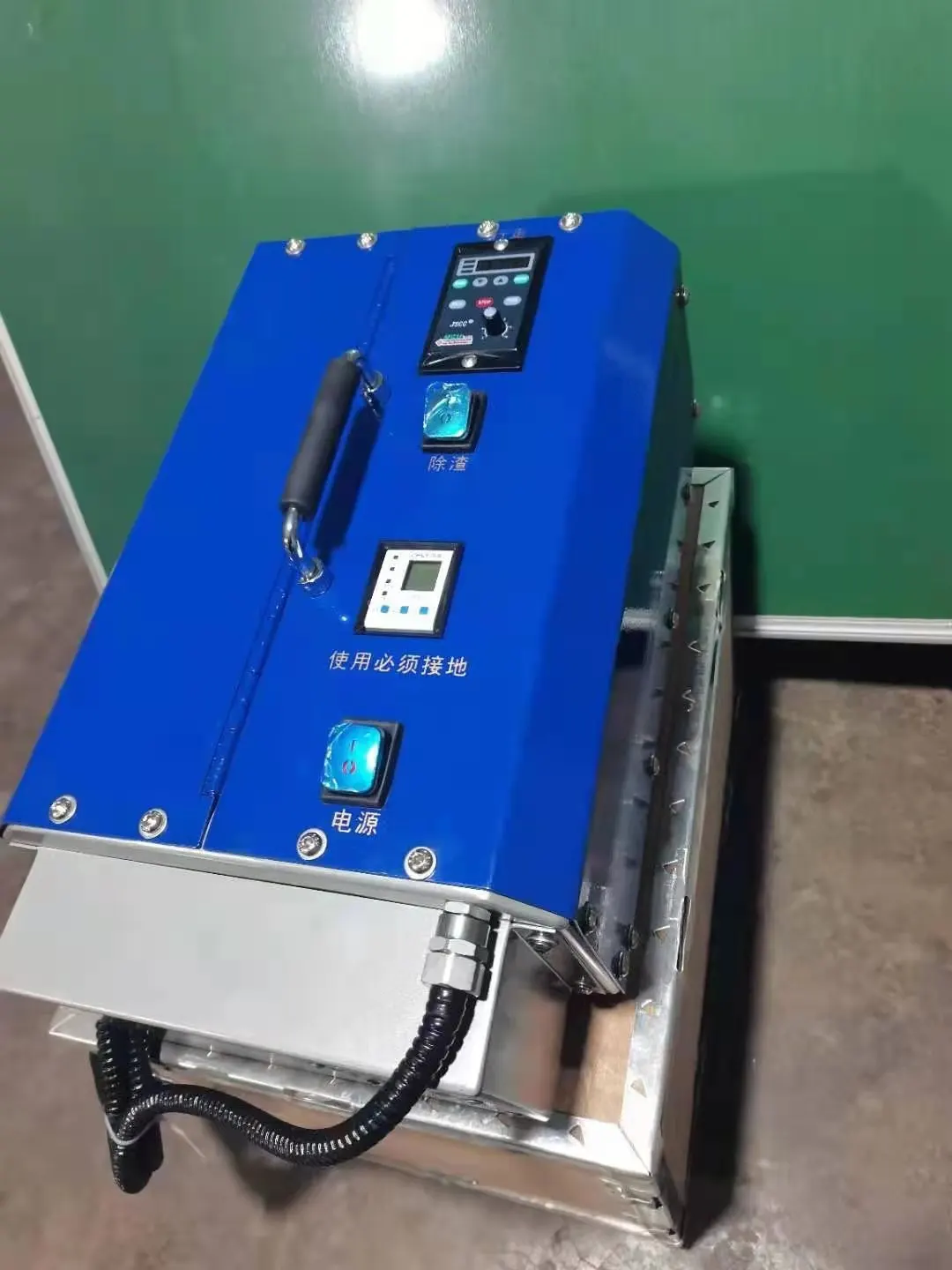 Fully Automatic Fiber Laser Cutting Table Cleaner / Slat Cleaner / Slag Cleaner / Slag Removal Machine