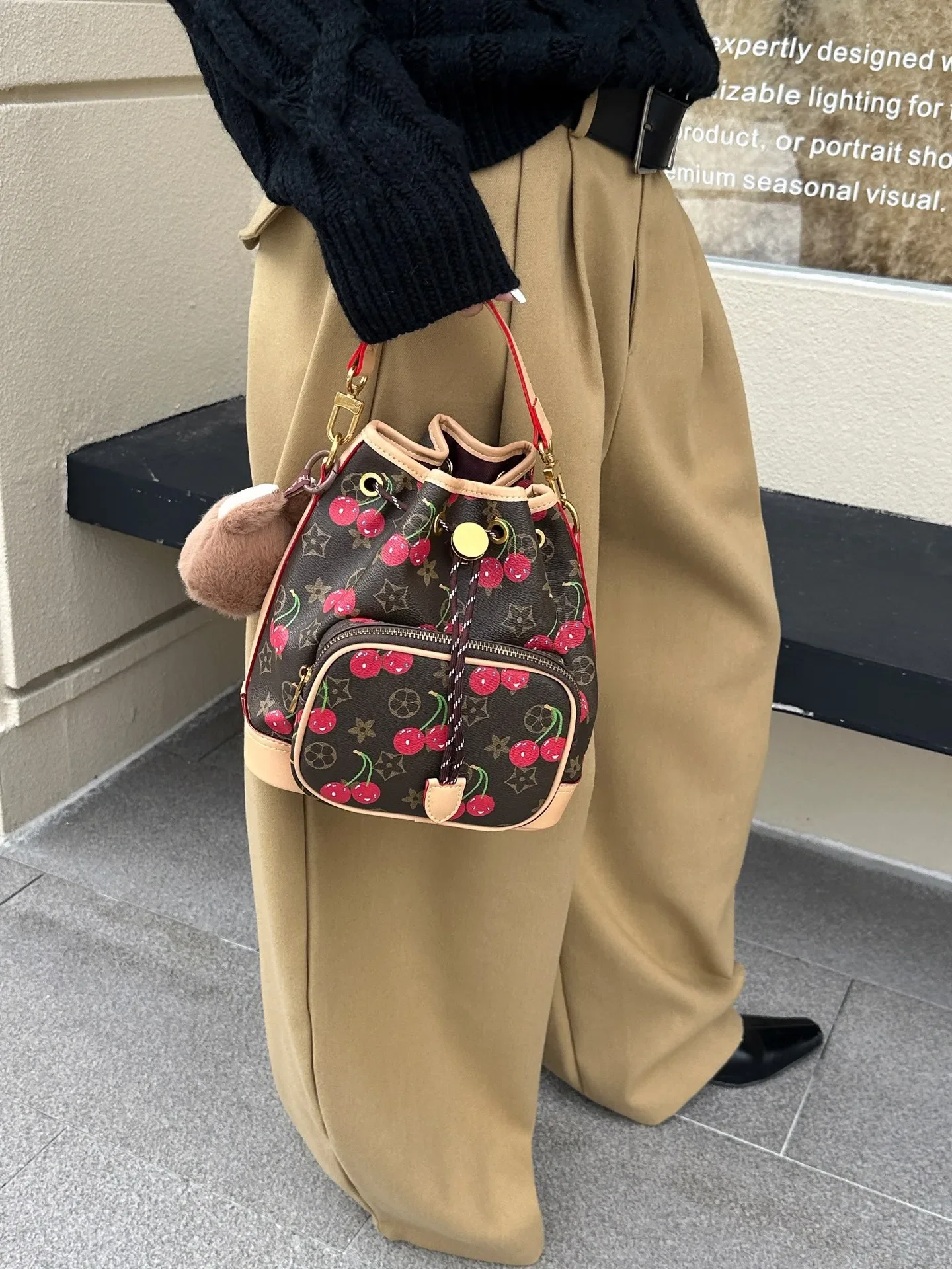 

Hot Sale 2026s Spring New Design Ladies Fashion Printed Bucket Bag Premium Light Luxury Versatile Large Capacity Tote Bag Trendy