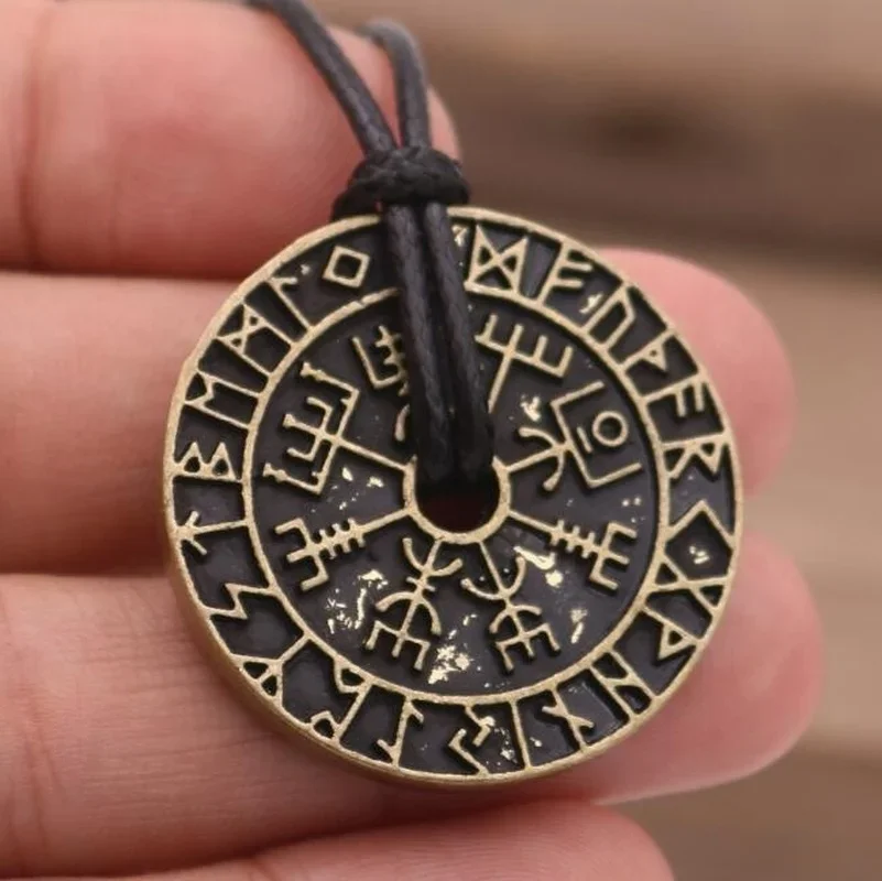 Rune Compass Necklace for Men Vintage High Quality Pendant Amulet Party Jewelry Gift