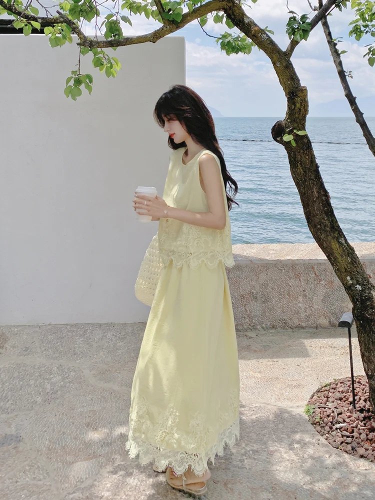 

Yellow Salt Sweet Lace Splice Vest Set Women's Summer New Sle Beautiful Holiday Skirt Two Piece Set round Ne Pullover