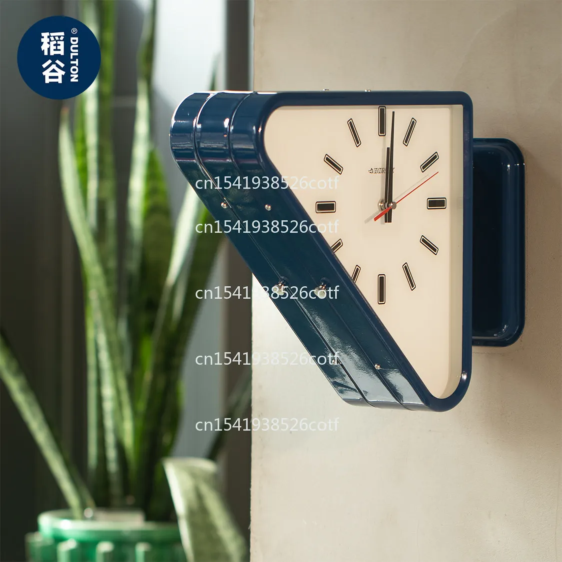 Metal double-sided triangular wall clock, wall silent clock, simple wall decoration