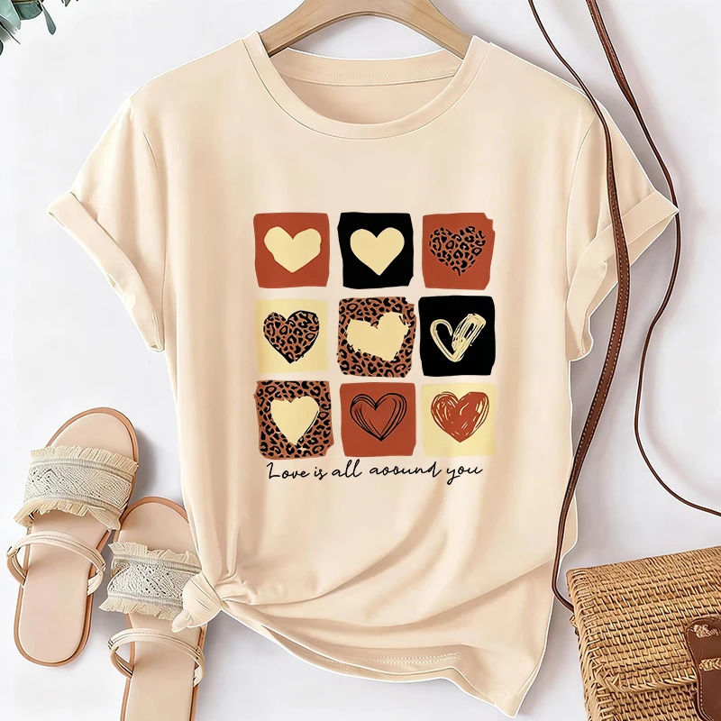 Damen T-Shirt mit Herz- und Buchstabendruck, Rundhalsausschnitt, Lässiges Kurzarm-T-Shirt, „Love Is Always By Your Side“ T-Shirt, Damenbekleidung